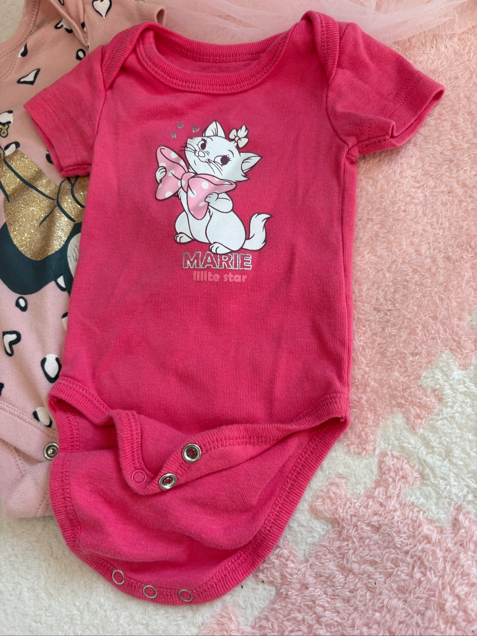 Lote de 4 bodies da Disney para bebê menina de 3 meses – Marie & Minnie – Excelente estado – photo 6
